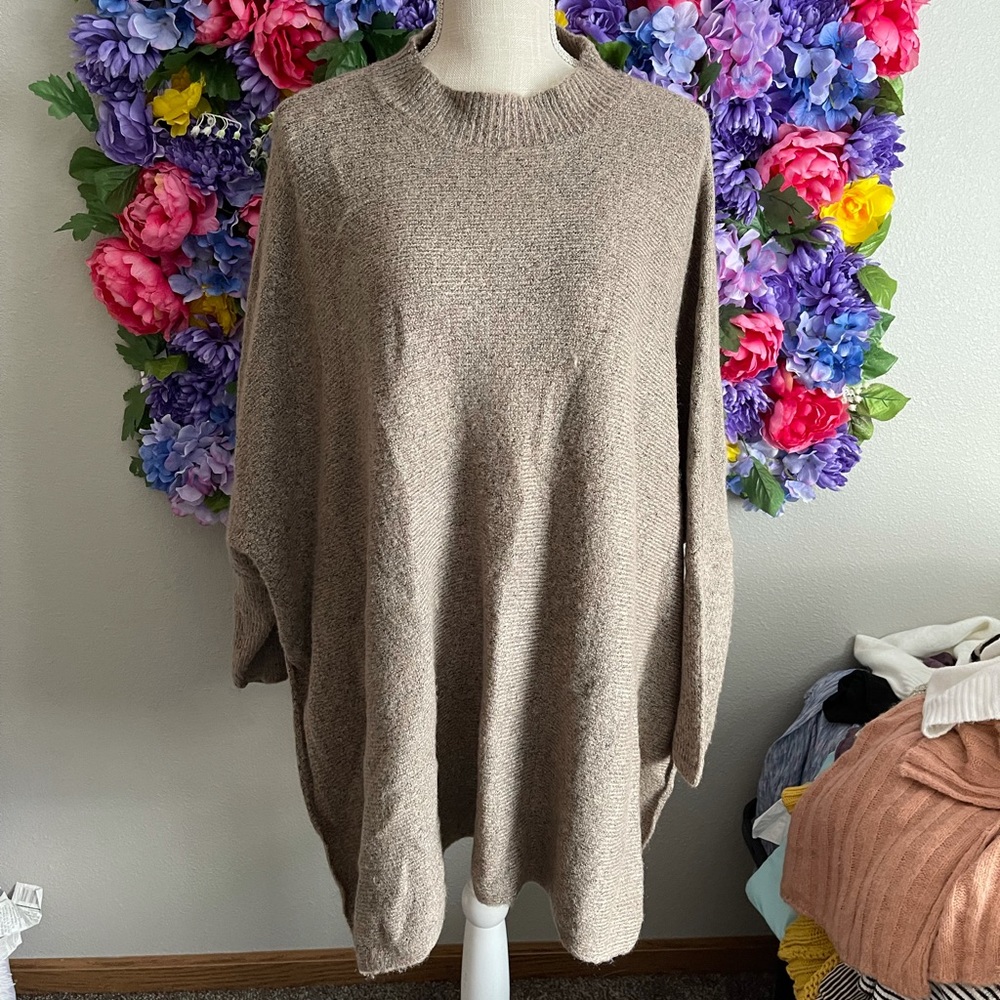 Oversized slit sweater